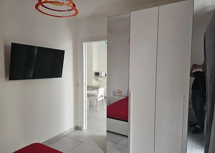 One Bedroom Apartment *